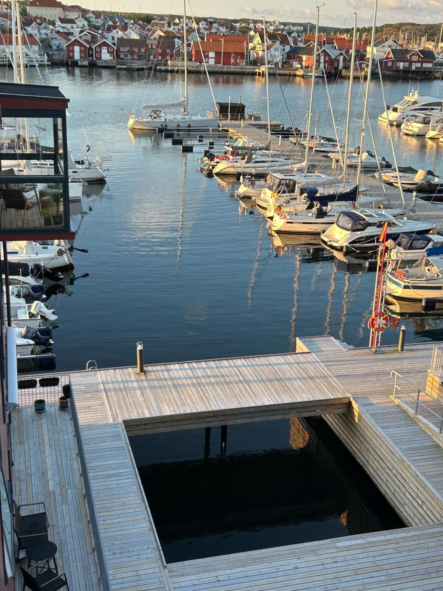 Pa Bryggan Apartamento Skärhamn Exterior foto
